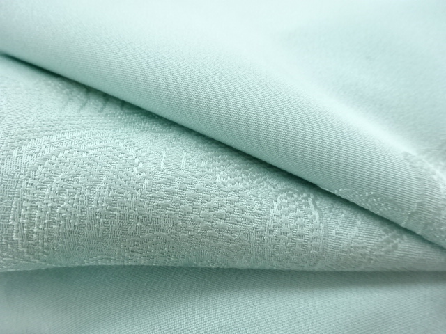  菊模様織出し色無地着物